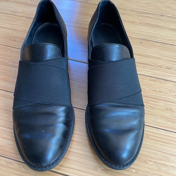 Stuart Weitzman Black Criss-Cross Loafer - Picture 2 of 5